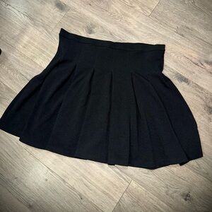 Black High Rise Pleated Mini Skater Skirt - Size: 18